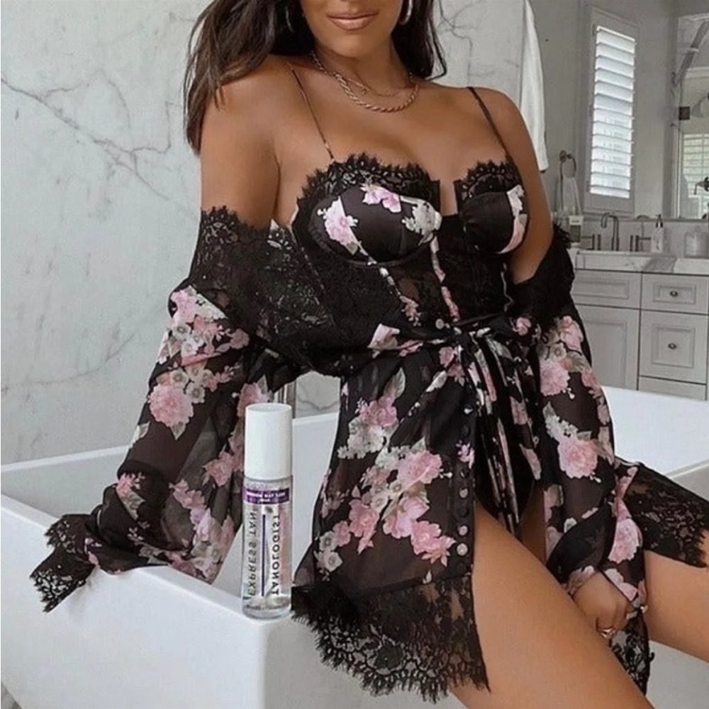 For Love & Lemons Melrose Floral Robe And Bodysuit Set !!!